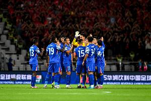 足球报：申花确实理论上还有争冠的希望，但争冠竞争力比较有限