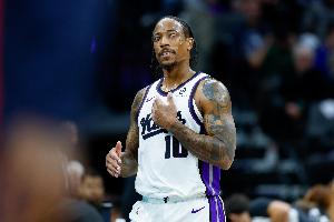 22投21分！德罗赞22中9&三分6中2砍下21+6 仅1次罚球