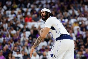 浓眉：我们为自己争取赢球机会 每场都会坚持战斗到最后一刻