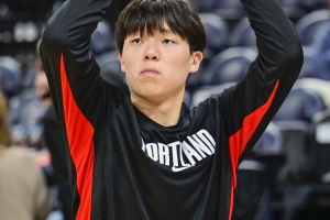 解说:里夫斯把NBA完完全全打明白了 杨瀚森还在学习中 解说:里夫斯把NBA完完全全打明白了 杨瀚森还在学习中